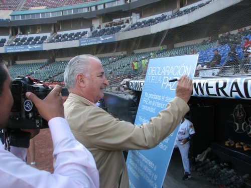 Sultanes firma la Declaración